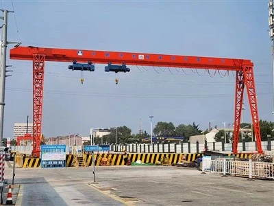 लाइट ड्यूटी गैन्ट्री क्रेन